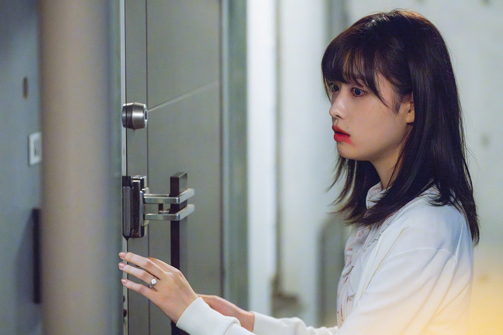 高橋ひかる「顔に泥を塗る」第3話より（C）テレビ朝日