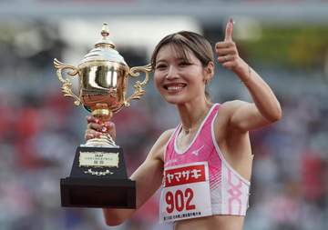中島ひとみが涙の初優勝！「本当にうれしい」中盤から一気の加速で日本記録保持者福部らを抜き去る「この場所で絶対とりたいと」日本ユース制した思い出の地で14年ぶり日本一