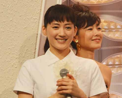 綾瀬はるか、まさかの“天然”ハプニングに赤面<紅白リハ2日目>