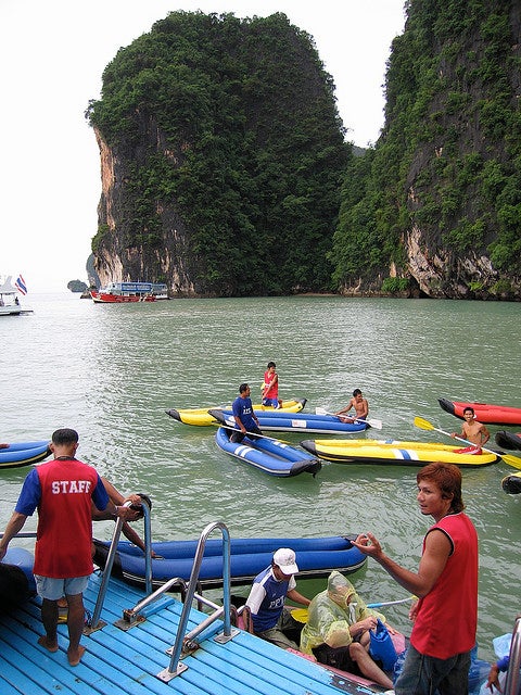 ラフティングを楽しむことも可能／Canoeing by jhecking