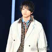 山田裕貴 保護犬にも自己紹介 俺山田裕貴 同じ目線で寄り添う姿に 人柄が出てる と反響 モデルプレス 山田裕貴 保護犬にも自己紹介 俺山田裕貴 同じ目線で寄り添う姿に 人柄が出てる と反響 モデルプレス
