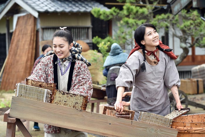 久保田紗友、松本穂香/「この世界の片隅に」(C)TBS