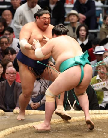 今度は阿炎が 大相撲春場所で幕内4人目の休場者