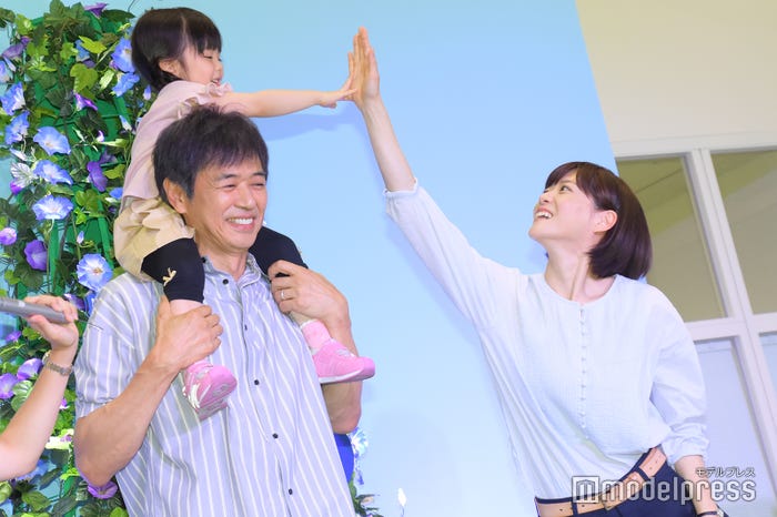 「監察医 朝顔」第1シーズン時の愛娘・つぐみのお披露目会見にて/時任三郎、上野樹里、加藤柚凪 (C)モデルプレス