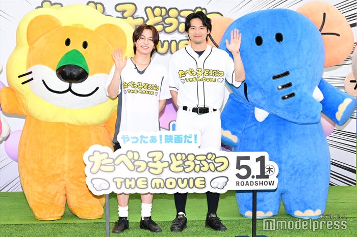 らいおんくん、サッカーのユニフォーム姿の松田元太、野球のユニフォーム姿の水上恒司、ぞうさん(C)モデルプレス