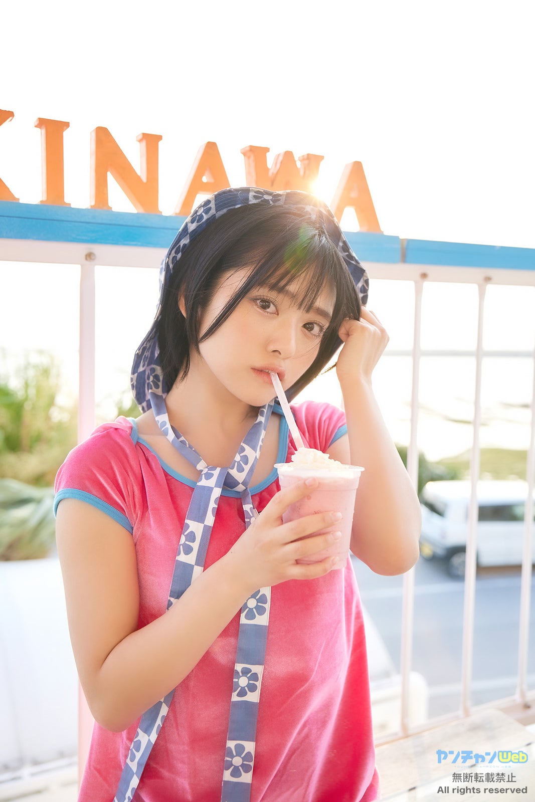 虹コン・岡田彩夢、ふっくらバスト際立つビキニ姿で魅了