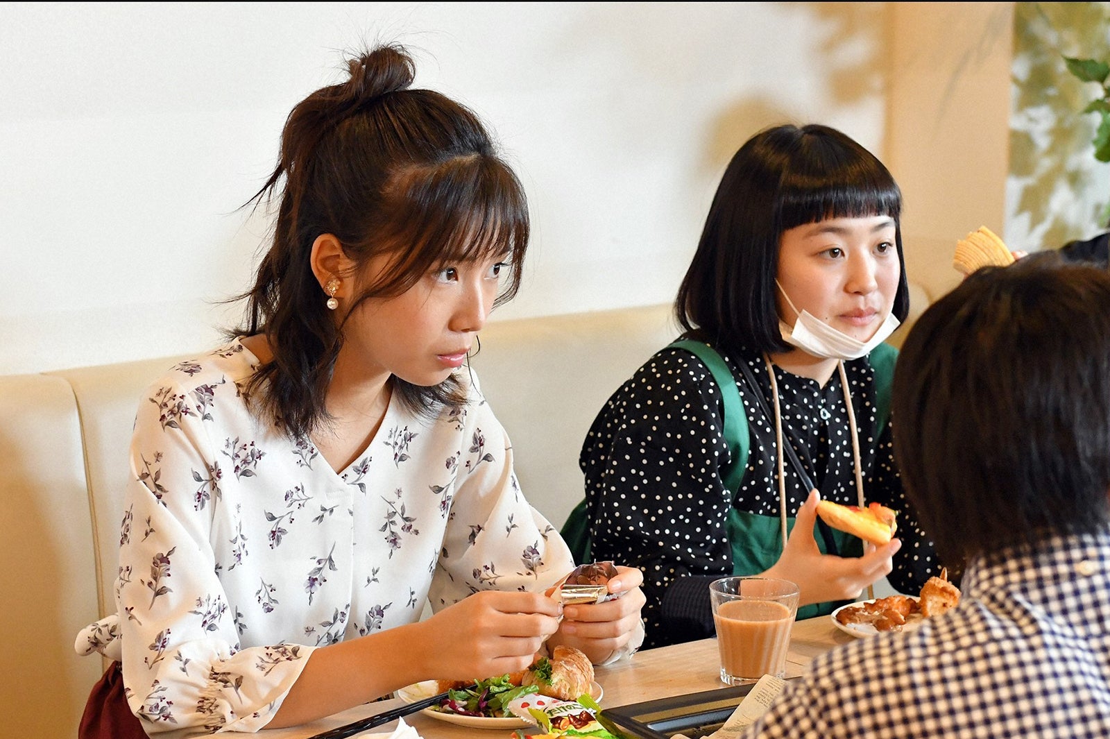 小野莉奈、西本まりん／「中学聖日記」第6話より（C）TBS