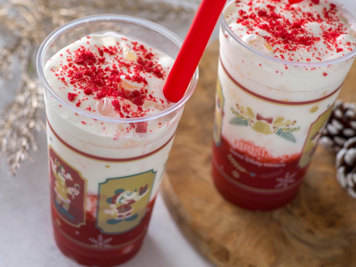 キャンプ・ウッドチャック・キッチン：タピオカドリンク（苺ミルク）、スーベニアコースター付き1,000円（C）Disney