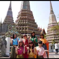 Berryz工房、「アジアンビューティー」な衣装姿でタイ世界遺産へ