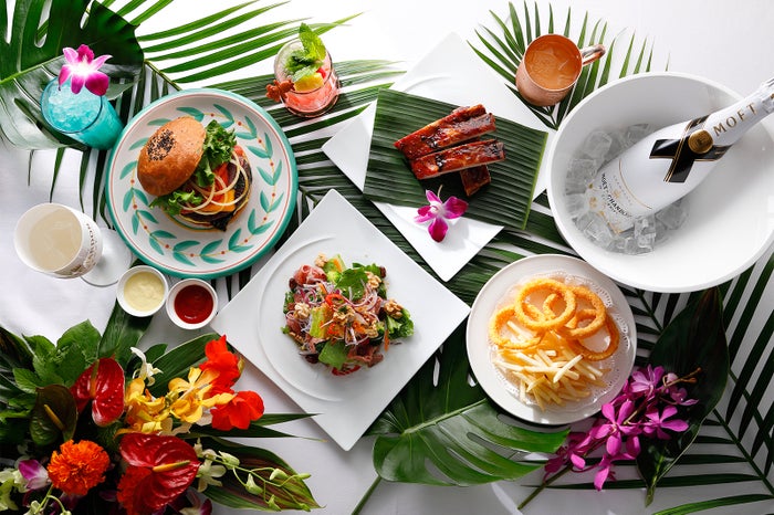 ホテルの本格料理とキンキンに冷えたビール／画像提供：ホテルニューオータニ