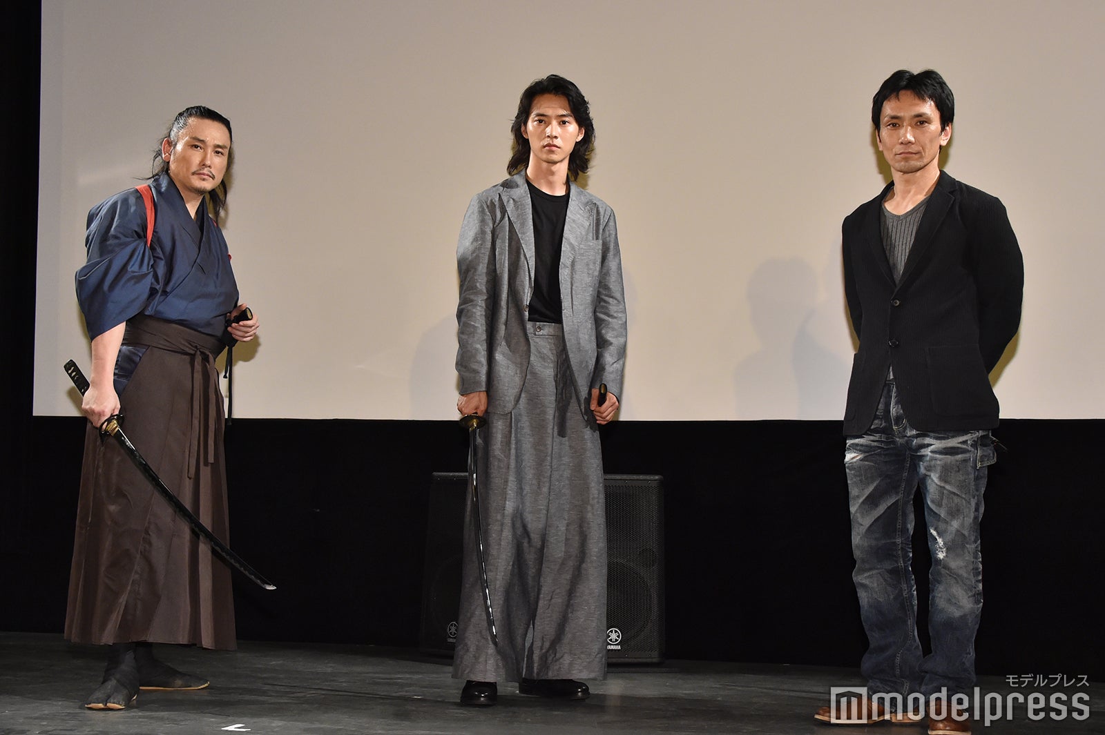 坂口拓、山崎賢人、下村勇二監督 （C）モデルプレス