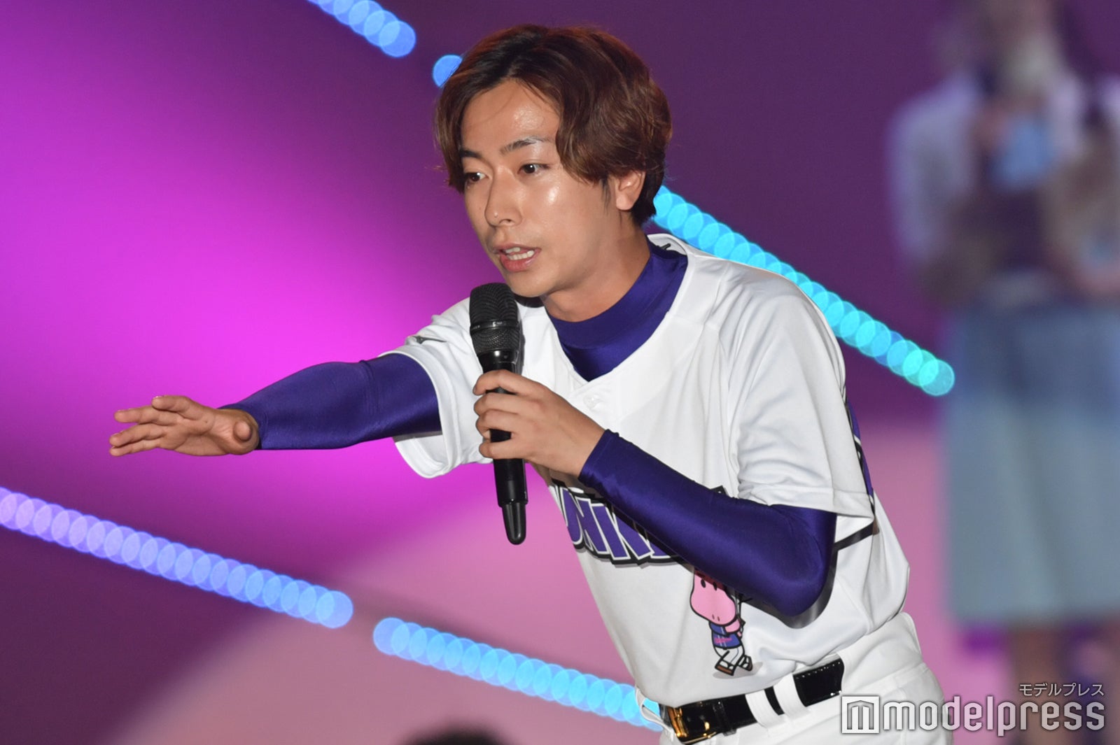 球が飛んでしまい観客を気遣う河合郁人（C）モデルプレス