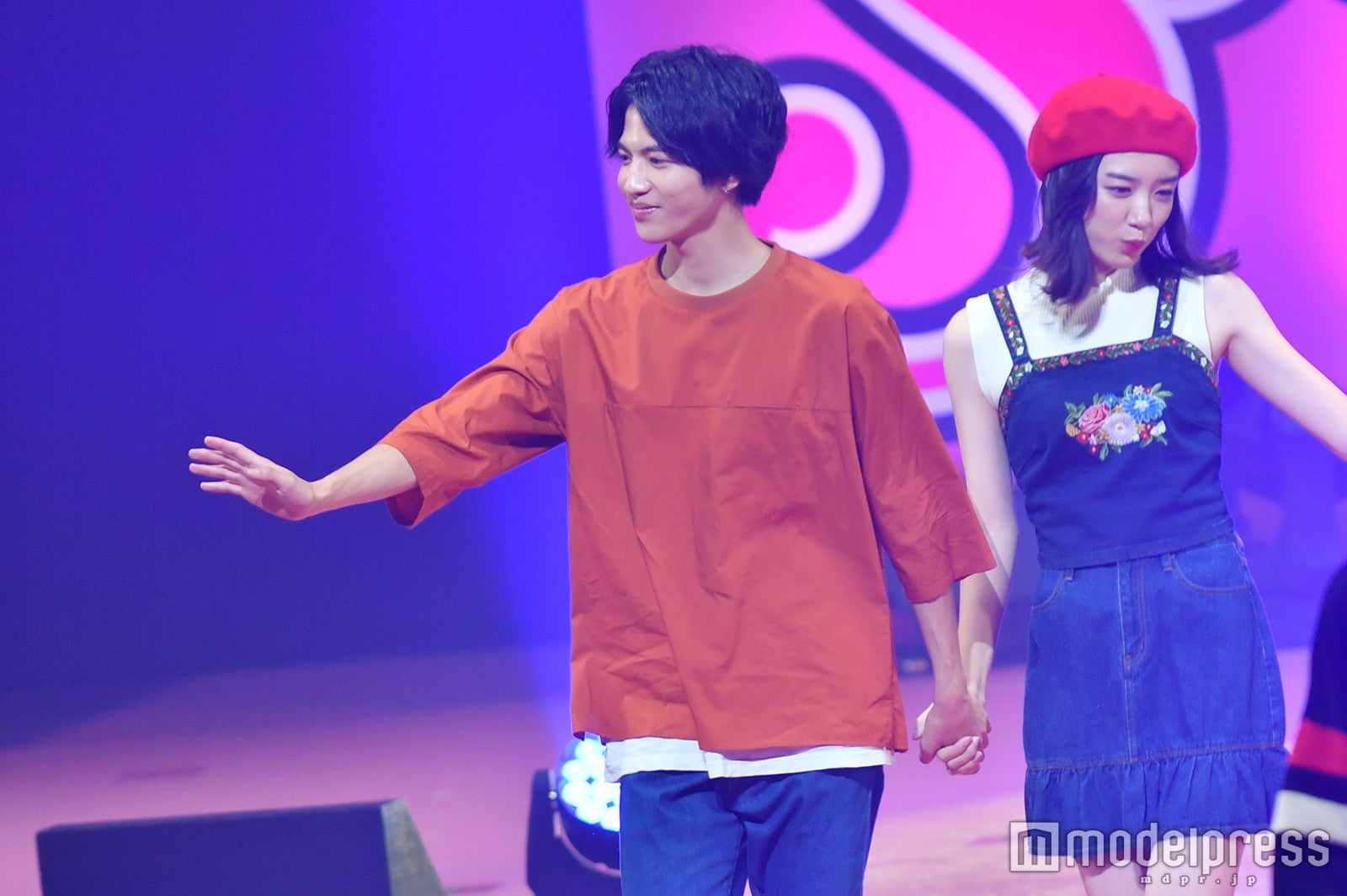 志尊淳＆永野芽郁、手つなぎランウェイに黄色い歓声　“爽やかカップル”が可愛い＜Seventeen 夏の学園祭2017＞