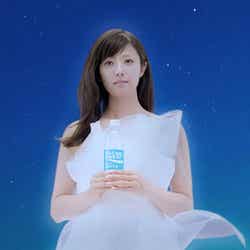 深田恭子/「ポカリスエット イオンウォーター」の新CM「登場」篇(30秒)
