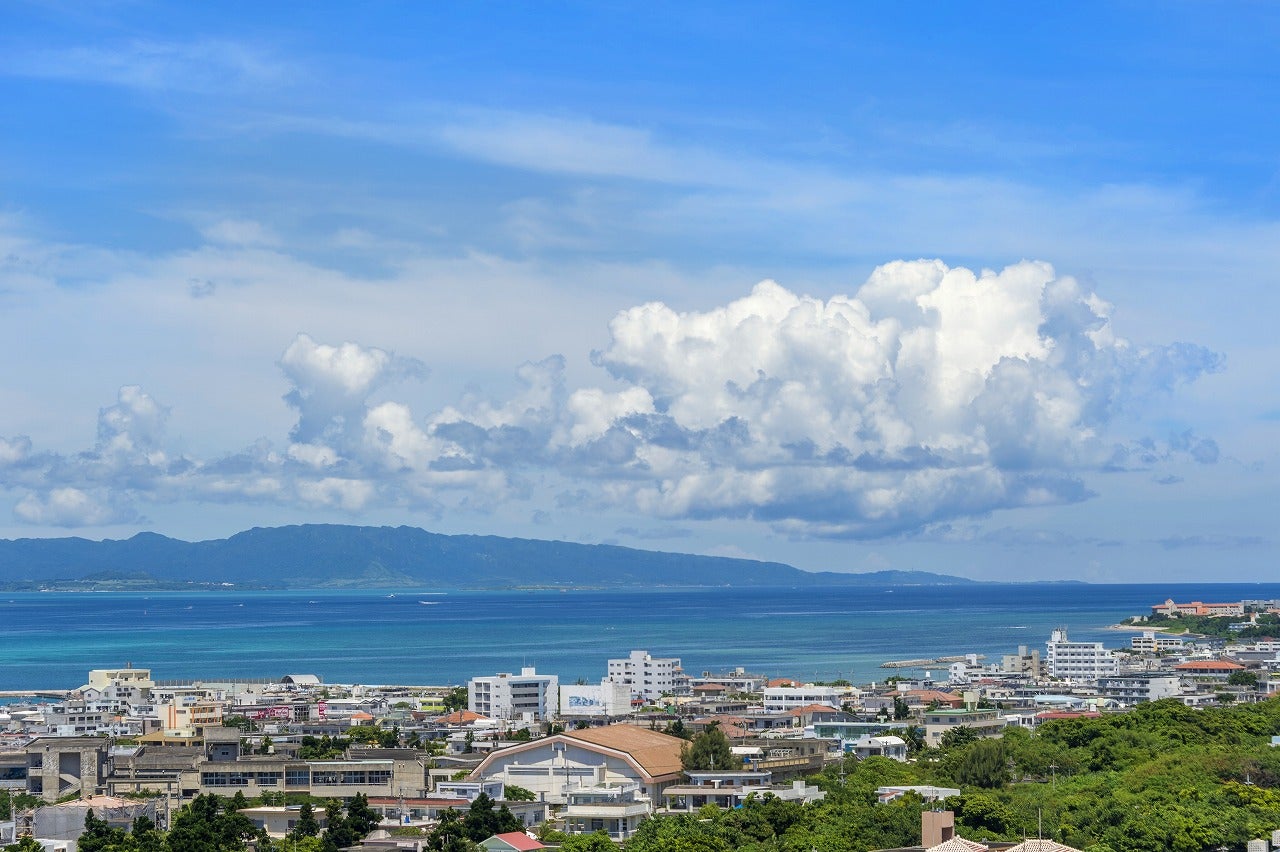 石垣市街と海、八重山の島々を180°見渡す／画像提供：琉球ホテルリゾート八重山