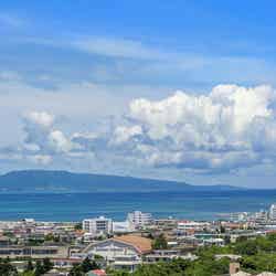 石垣市街と海、八重山の島々を180°見渡す／画像提供：琉球ホテルリゾート八重山