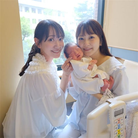 浜田翔子、妹・はまだこうと第4子の‟癒やしショット”公開 出産を支えた家族に「大感謝」