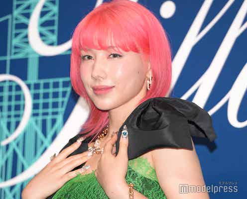 仲里依紗、美脚際立つ衝撃ミニスカコスプレ披露「二度見した」「目が…」注目集まる