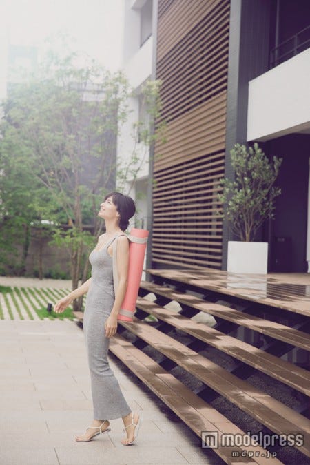 佐田真由美/「yoga JOURNAL」8/9月号より/画像提供:セブン&アイ出版