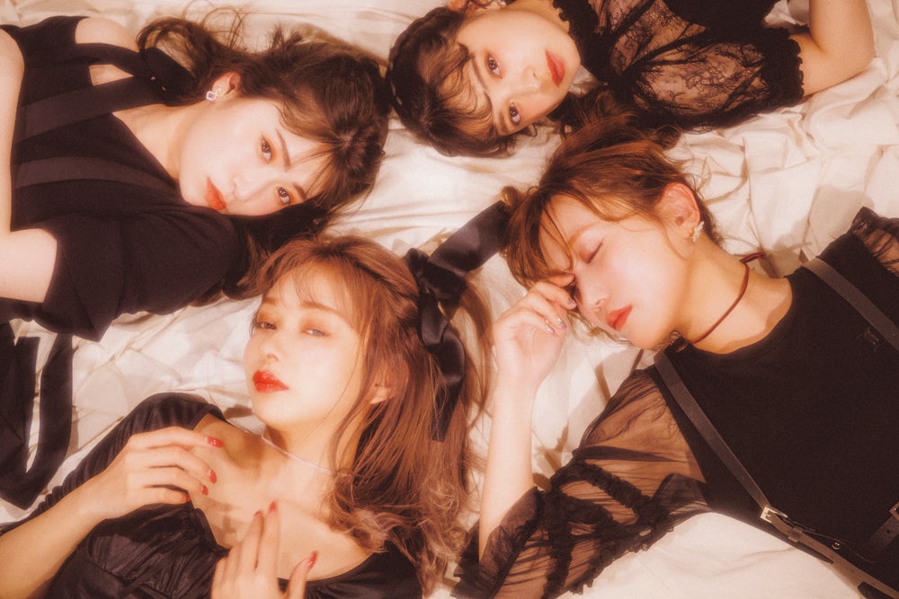 （上段左から）吉田朱里、上國料萌衣（下段左から）西もなか、菅野結以（写真提供：徳間書店）