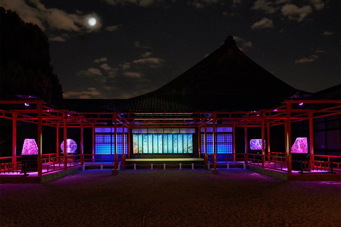 2015年の京都会場の展示風景／画像提供：アートアクアリウム