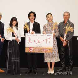 （左から）成田洋一監督、生駒里奈、中川翼、長澤樹、柳葉敏郎、湯木慧（C）モデルプレス