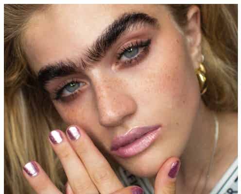 凛々しい“つながり眉”の米モデル、批判にも負けないポリシーに称賛 SNSで「#unibrowmovement」広がる<ソフィア・ハジパンテリ>