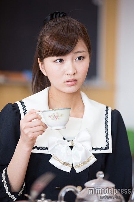 岡崎紗絵／（c）2015映画「脳漿炸裂ガール」製作委員会