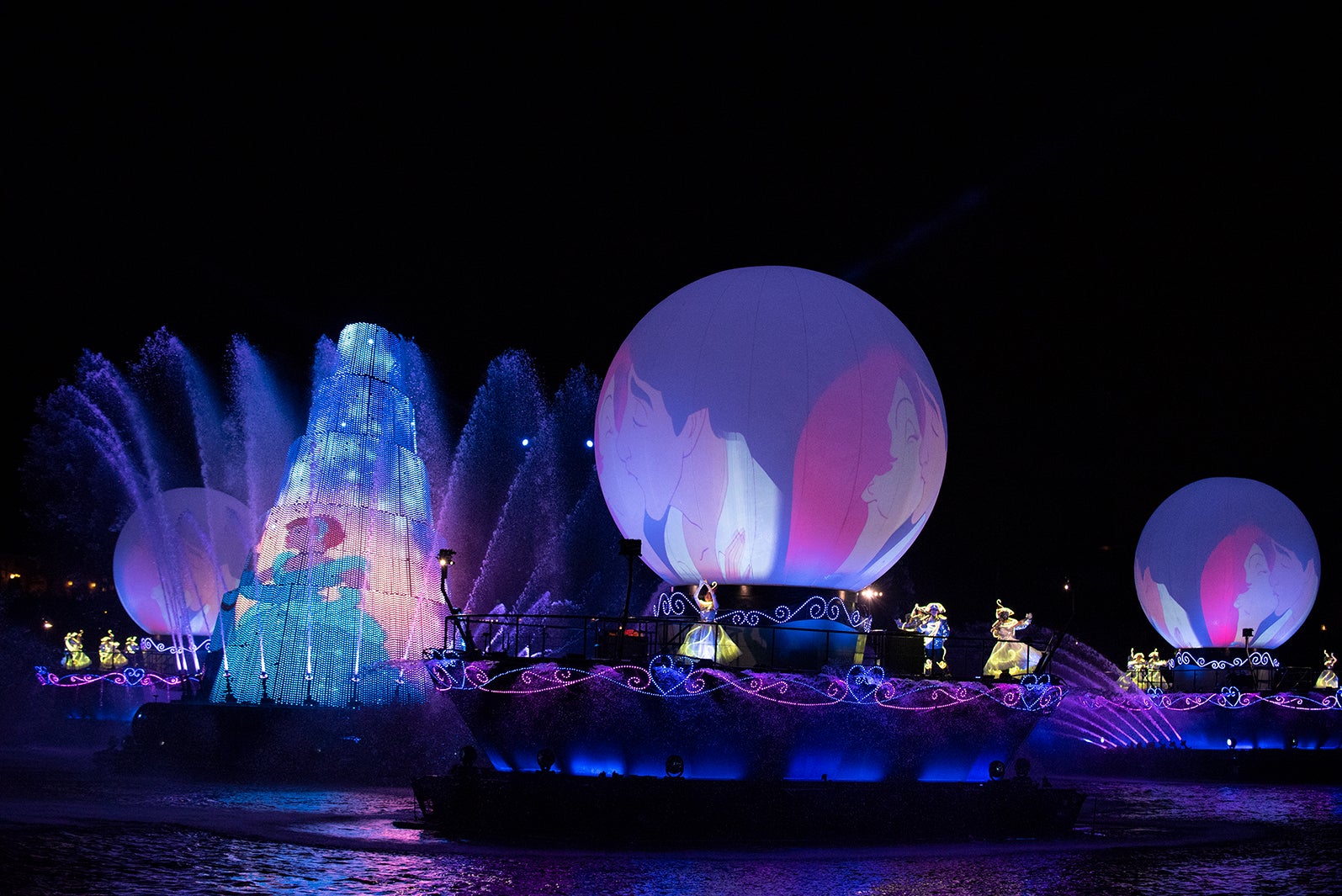 「ファンタズミック！」（C）Disney