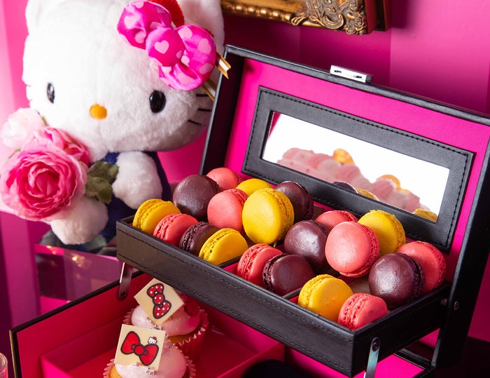 マカロン ハローキティ・リボンカップケーキ(C)’76,’19 SANRIO APPROVAL No.S600545