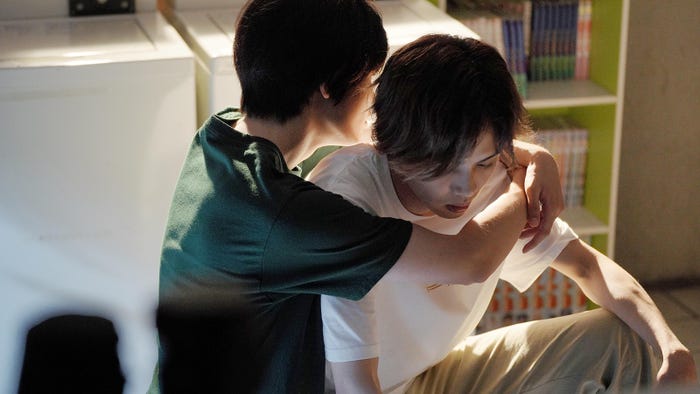 西垣匠、草川拓弥「みなと商事コインランドリー」第10話(C)缶爪さわ・椿ゆず/KADOKAWA/「みなと商事コインランドリー」製作委員会