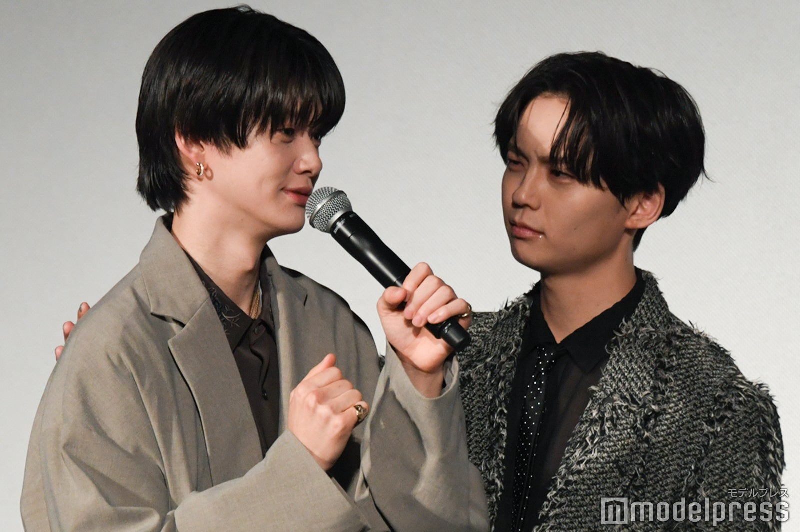 上村謙信 関哲汰 フォトグレイ 画像・写真 | 上村謙信＆関哲汰、仲良し＆シリアスな“ニコイチ