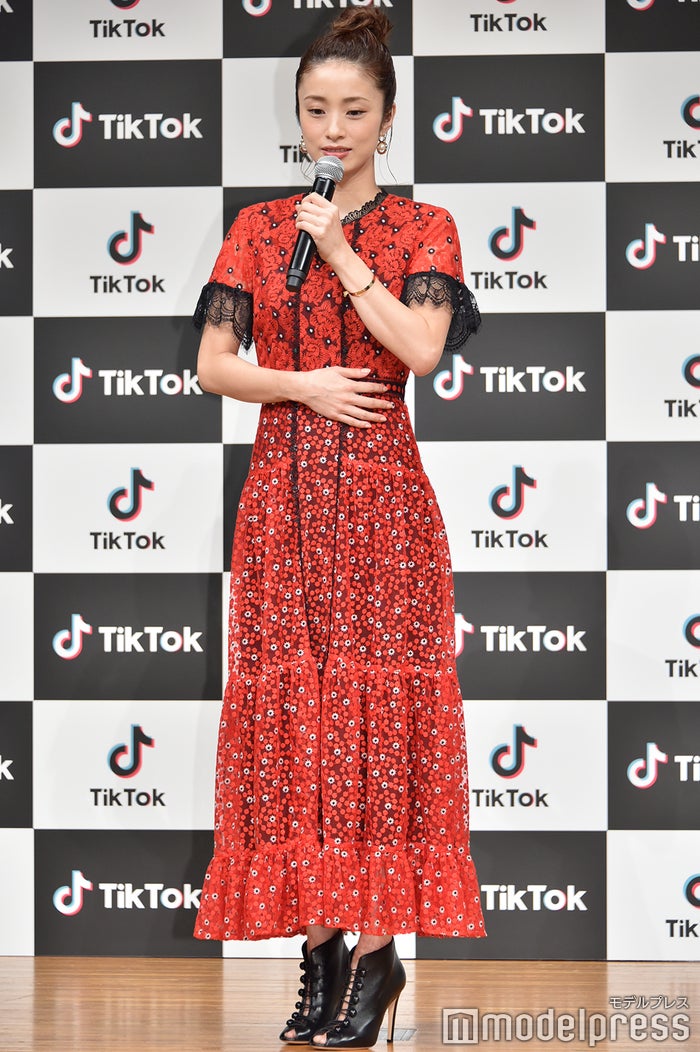 上戸彩 娘と今一番ハマっているものは 夜中まで見過ぎて寝不足 モデルプレス 上戸彩 娘と今一番ハマっているものは 夜中まで見過ぎて寝不足 モデルプレス