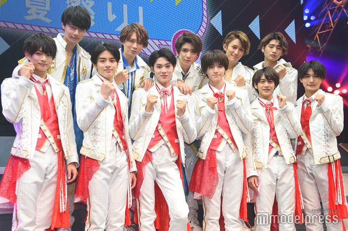 (前列左から)美 少年/浮所飛貴、金指一世、佐藤龍我、岩崎大昇、藤井直樹、那須雄登(後列左から)HiHi Jets/作間龍斗、井上瑞稀、高橋優斗、橋本涼、猪狩蒼弥(C)モデルプレス