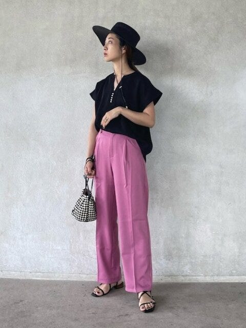 カラーパンツ　コーデ　夏