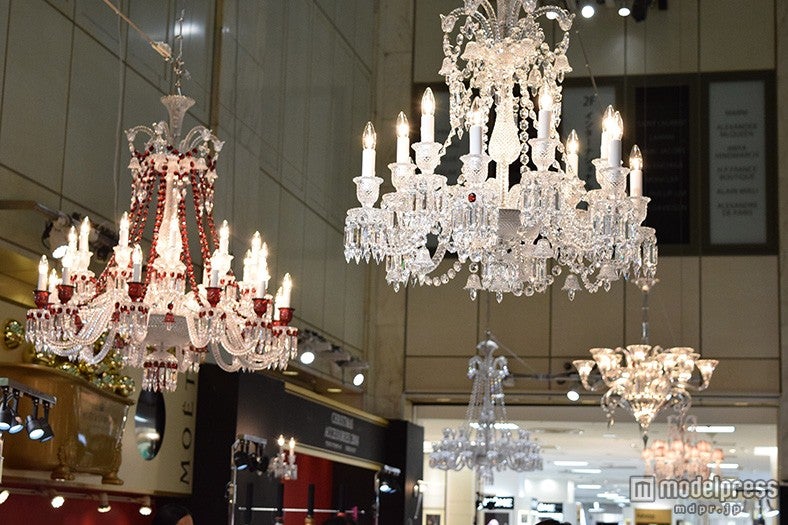 総額3500万円相当のバカラシャンデリア