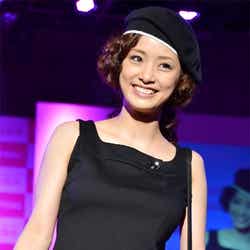 「SPRiNG コレクション 2012」にサプライズ登場した上戸彩