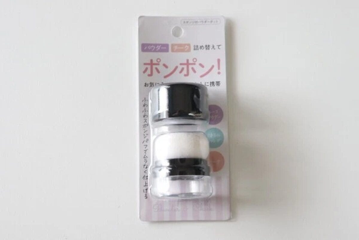 ダイソー　スポンジ付チーク容器　パッケージ