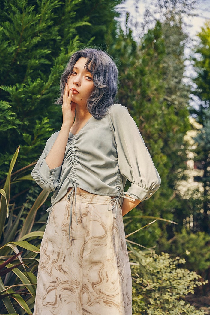 八木アリサ アンニュイな表情で大人っぽく着こなす モデルプレス 八木アリサ アンニュイな表情で大人っぽく着こなす モデルプレス