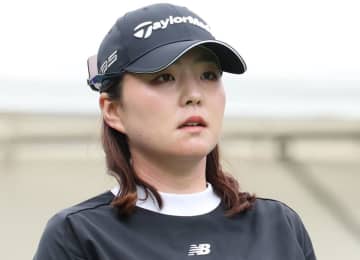 警官制服姿で敬礼の女子ゴルファー「一日通信司令官という、大変貴重な経験」を報告 「ひなこさま、似合う」「かっこいい」とSNS