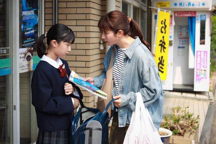 白山乃愛、木村文乃「スカイキャッスル」第3話より(C)テレビ朝日