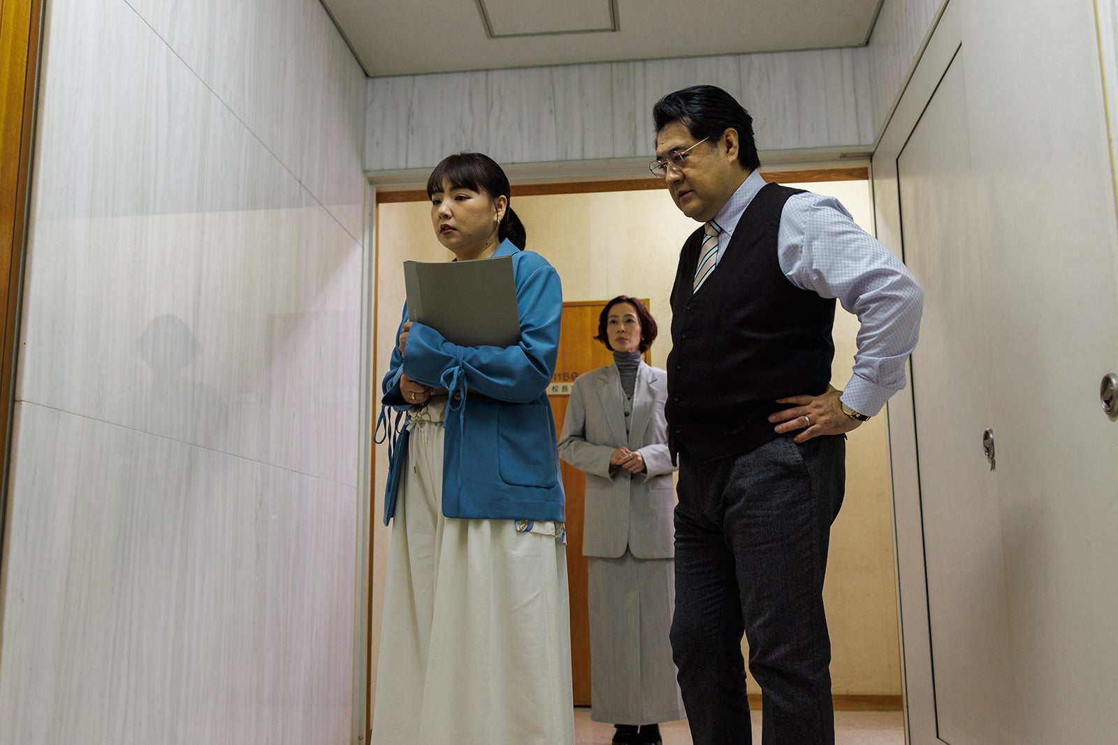 野呂佳代、小手伸也「なんで私が神説教」第2話（C）日本テレビ