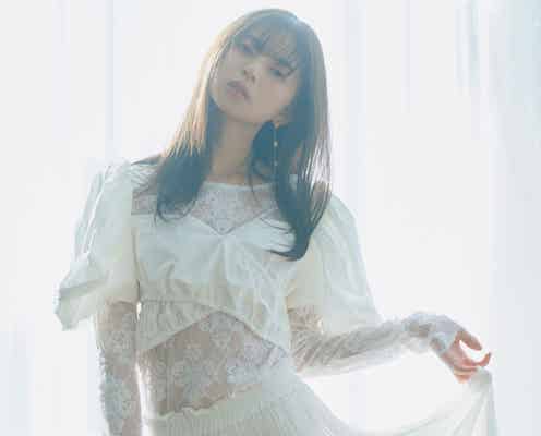 齋藤飛鳥、白レース越しの美脚シルエット 乃木坂46卒業記念写真集先行カット公開