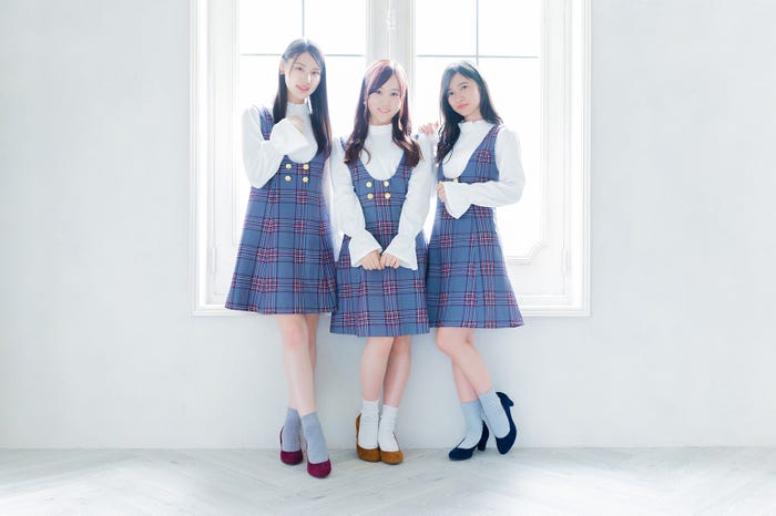 相楽伊織、星野みなみ、寺田蘭世 (画像提供:ストライプインターナショナル)