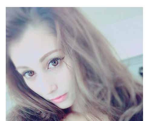 ダレノガレ明美、美谷間チラ見せ魅惑の色気に「エロ美しい」「すごくドキドキ」の声