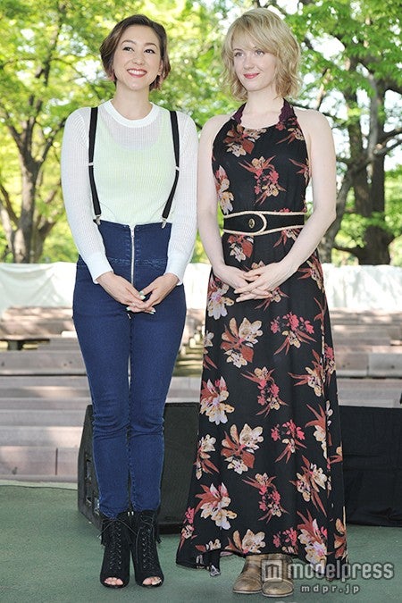 （左から）SHELLY、シャーロット・ケイト・フォックス