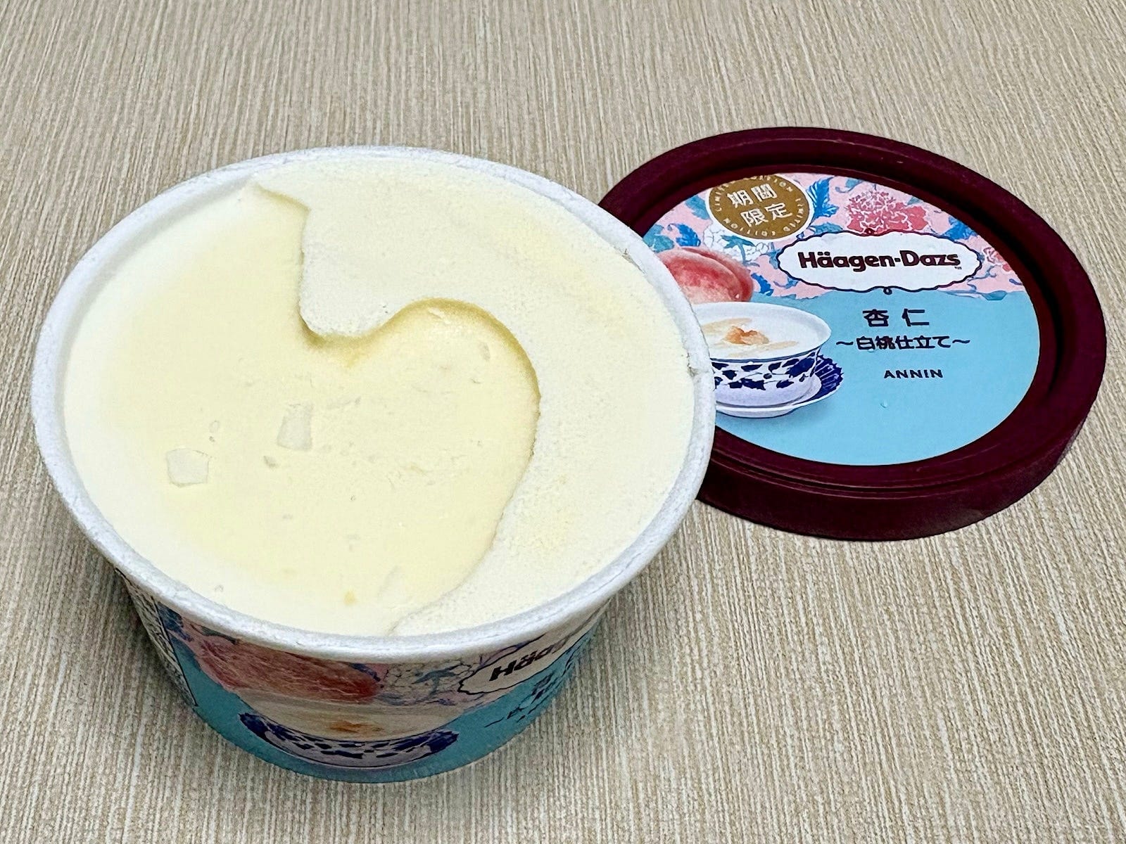 杏仁アイスは、通常のハーゲンダッツより甘さ控えめ