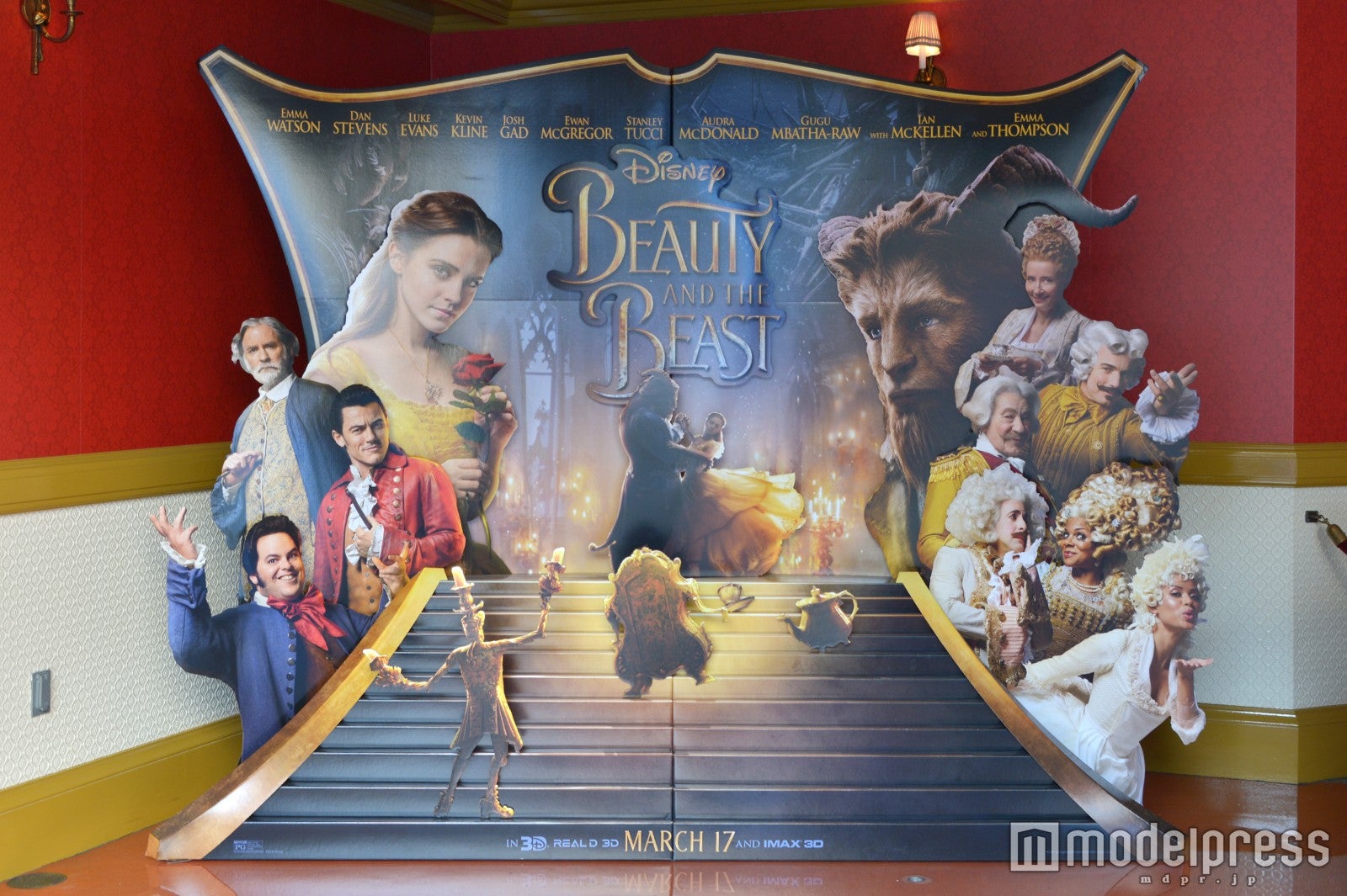 看板（C）モデルプレス