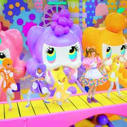 きゃりーぱみゅぱみゅ(中央)とキッズダンサー/新「み」(30秒)編