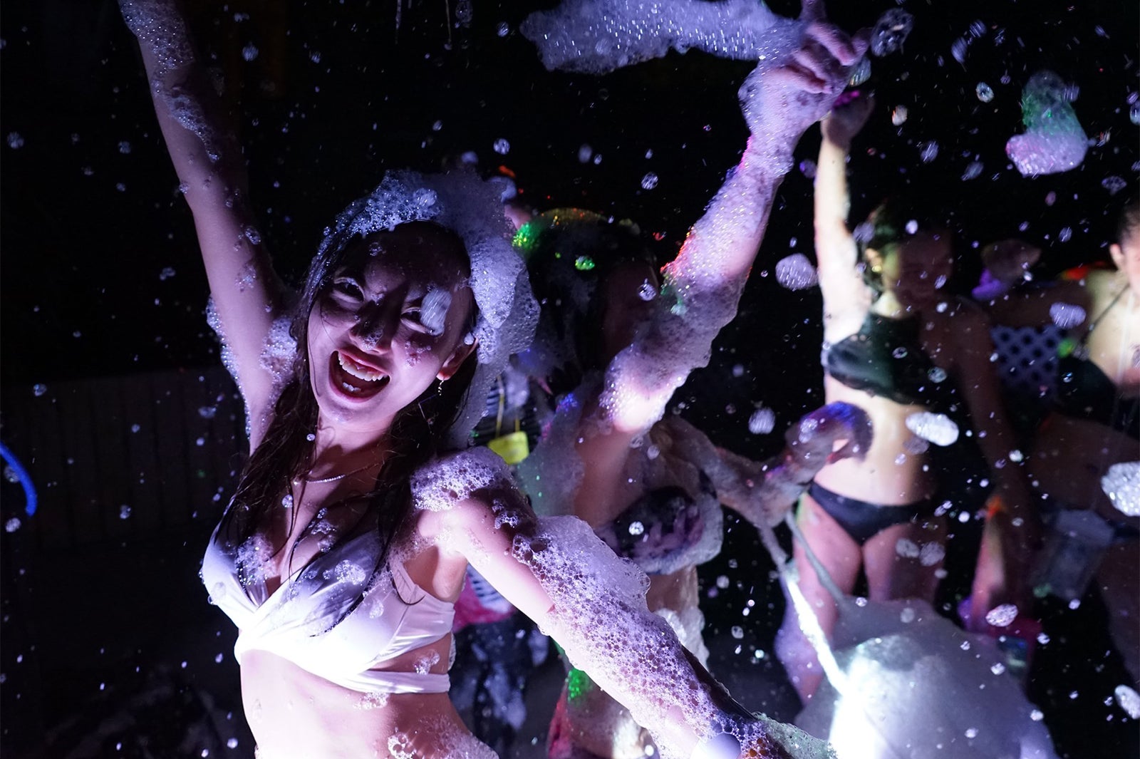みんなが泡まみれになる“泡プール”／画像提供：ハウステンボス